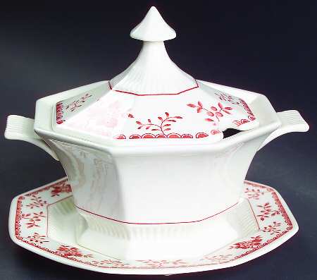 Bittersweet Sauce Boat & Lid with Underplate