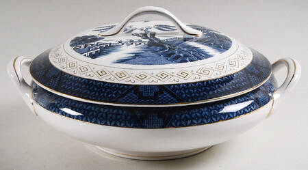 Blue Willow Round Covered Vegetable