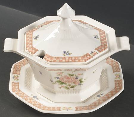 Cameo Rose Sauce Boat & Lid with Underplate