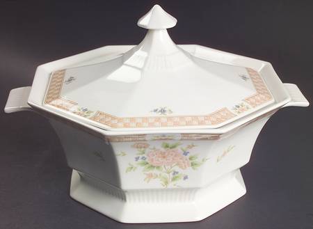 Cameo Rose 2 Qt Round Covered Casserole