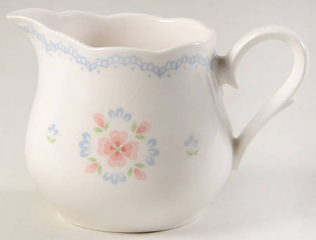 Chantilly Creamer