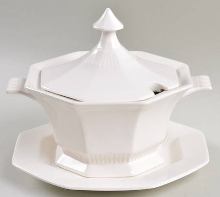 Classic White Sauce Boat & Lid with Underplate