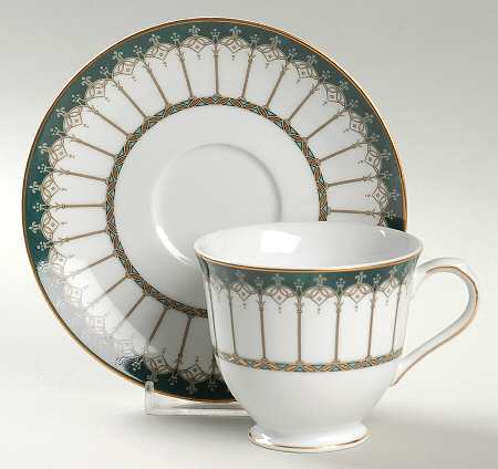Emeraude Footed Cup & Saucer Set