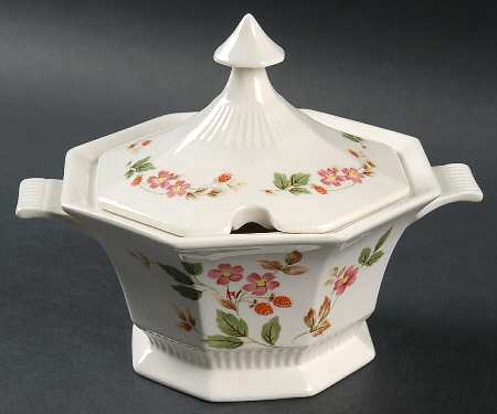Evergreen Sauce Boat & Lid
