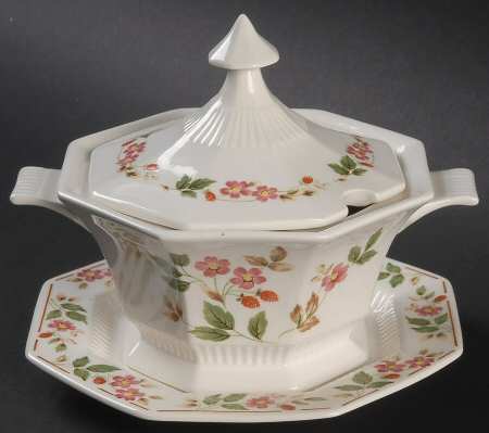 Evergreen Sauce Boat & Lid with Underplate