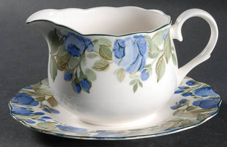 Flirtatious Round Gravy Boat & Bread and Butter Stand