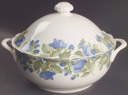 Flirtatious 2.75 Qt Round Covered Casserole