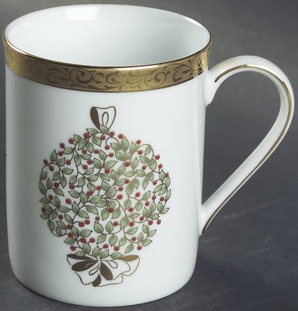 Gold Filigree Accent Mug
