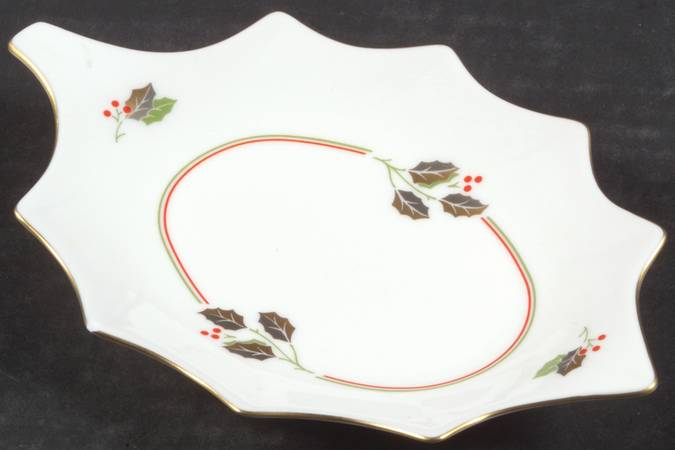 Golden Holly Leaf Shaped Dish