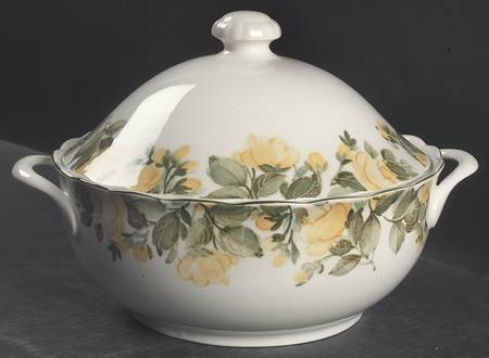 Gracious 2.75 Qt Round Covered Casserole
