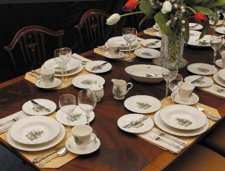 Happy Holidays 61 Piece Estate Set