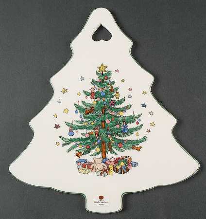 Happy Holidays Tree Cheese and Cracker Board