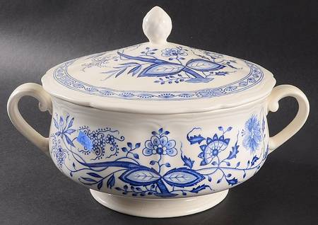 Loire Blue Round Covered Vegetable