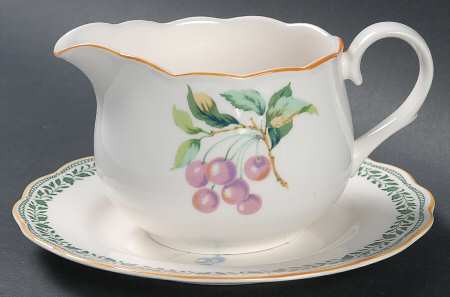 Medley Round Gravy Boat & Bread and Butter Stand