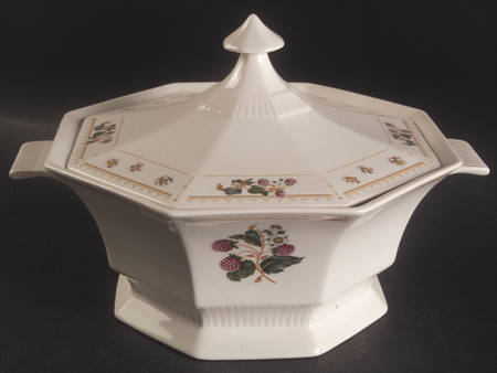 Orchard 2 Qt Round Covered Casserole