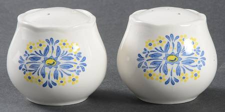 Pleasantdale Salt & Pepper Set