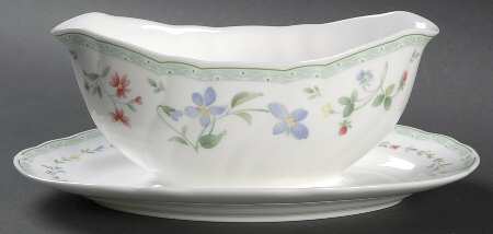 Promenade Gravy Boat with Attached Underplate