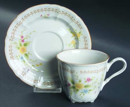 Splendor Footed Cup & Saucer Set