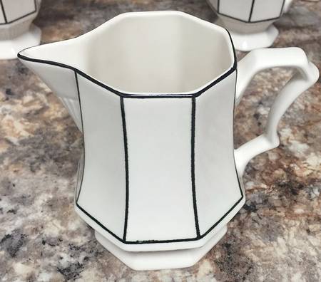 Top Hat Creamer