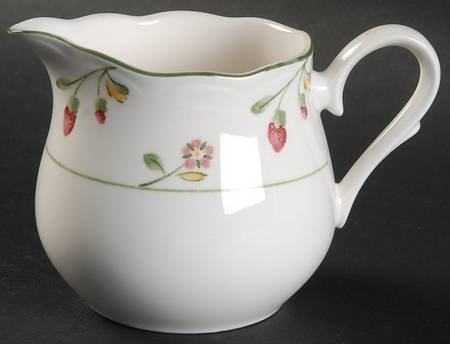 Versailles Creamer