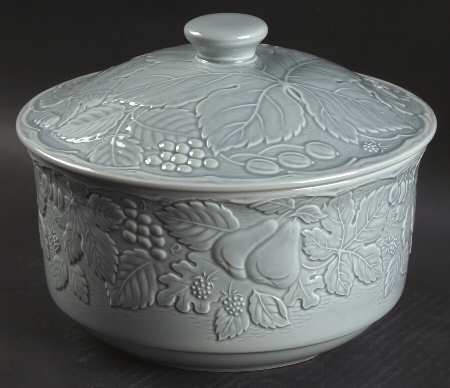 Woodbury Blue 2.5 Qt Round Covered Casserole