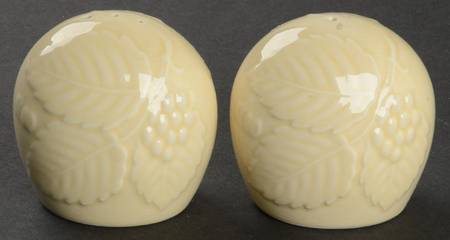 Woodbury Peach Salt & Pepper Set