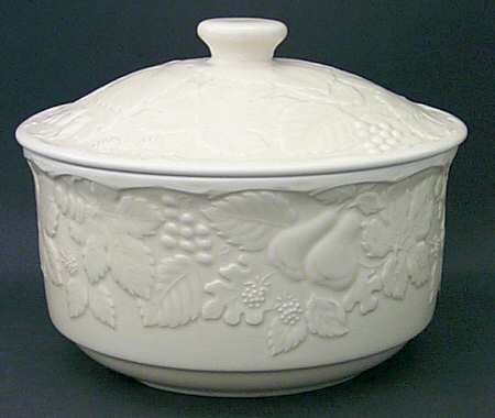 Woodbury Yellow 2.5 Qt Round Covered Casserole
