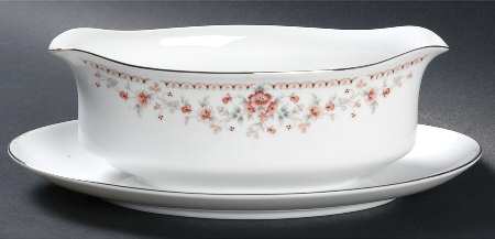 Allegro Gravy Boat with Attached Underplate