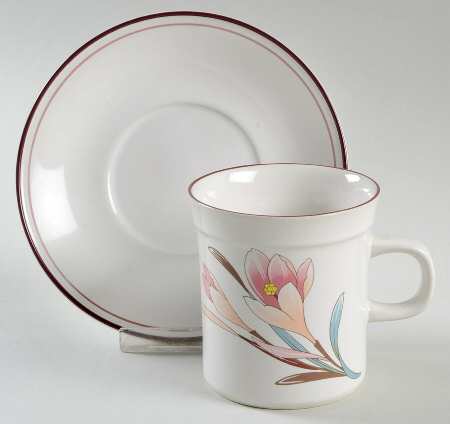 Bouquet Rouge Flat Cup & Saucer Set