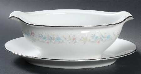 Dulcette Gravy Boat with Attached Underplate