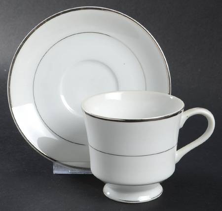 Ingrid Footed Cup & Saucer Set