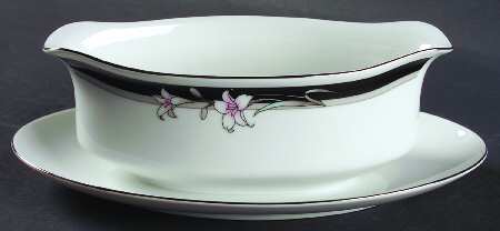 Kabuki Gravy Boat with Attached Underplate