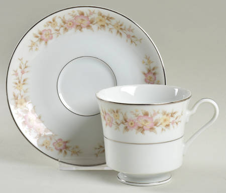 La Scala Footed Cup & Saucer Set