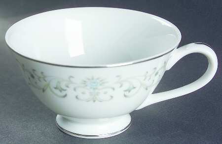 Versailles Footed Cup