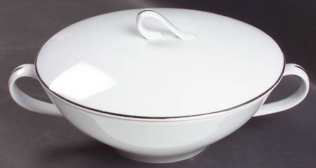 Classic Round Covered Vegetable