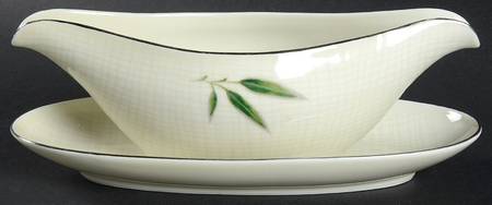 Willow Gravy Boat with Attached Underplate