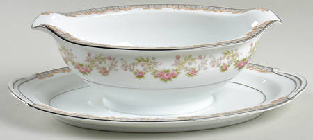 560 Gravy Boat with Attached Underplate
