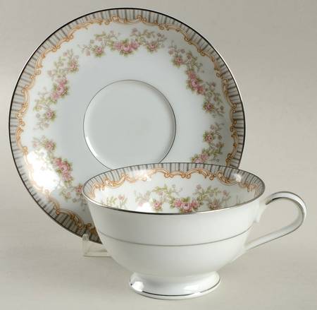 560 Footed Cup & Saucer Set