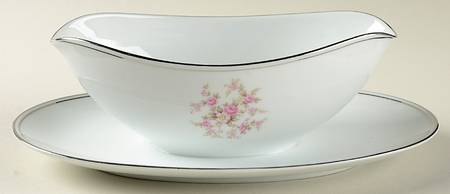 587 Gravy Boat with Attached Underplate
