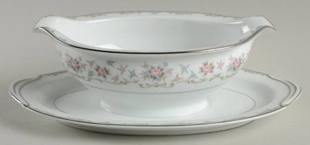 588 Gravy Boat with Attached Underplate