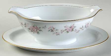 Chantilly Gravy Boat with Attached Underplate