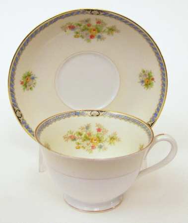 N1428 Footed Cup & Saucer Set