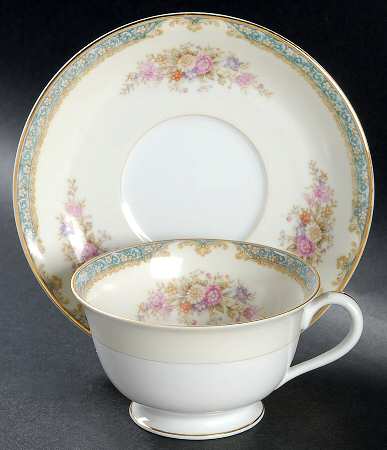 N915 Footed Cup & Saucer Set