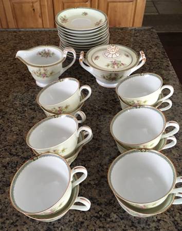 N928 Footed Cup & Saucer Set
