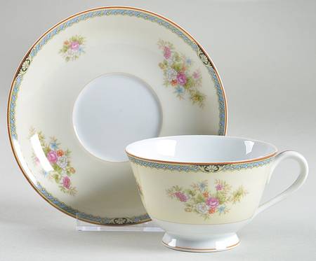 N928 Footed Cup & Saucer Set