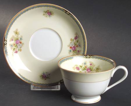 N928 Footed Cup & Saucer Set