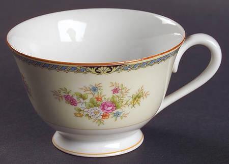 N928 Footed Cup