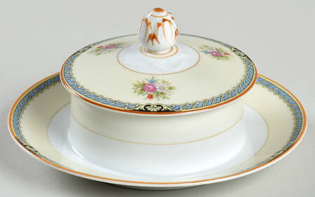 N928 Round Covered Butter with Attached Underplate