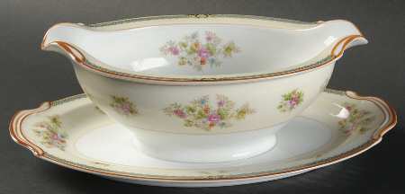 N928 Gravy Boat with Attached Underplate
