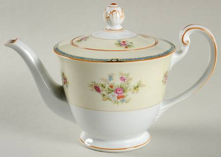 N928 Teapot & Lid
